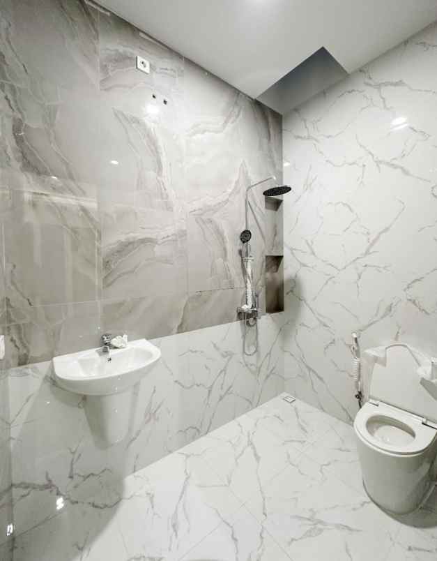 dijual rumah nirwana eksekutif wonorejo
