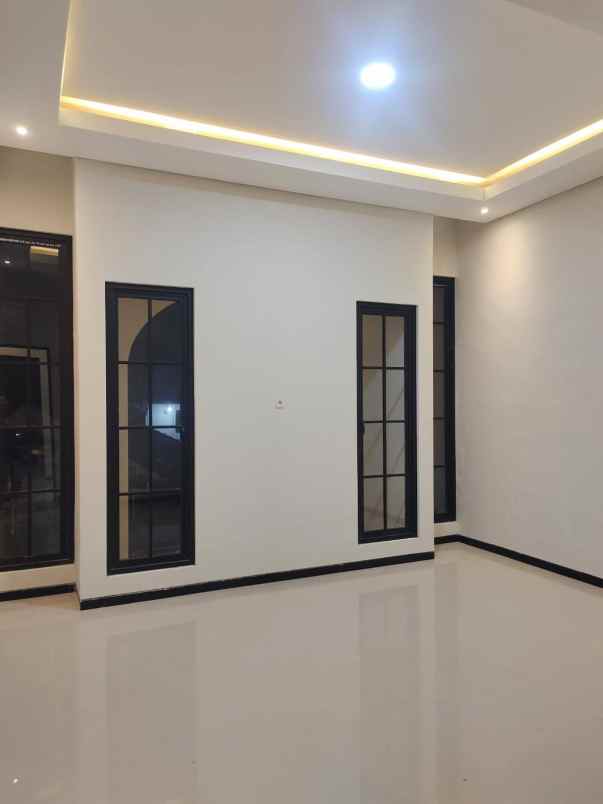 dijual rumah nirwana executive rungkut