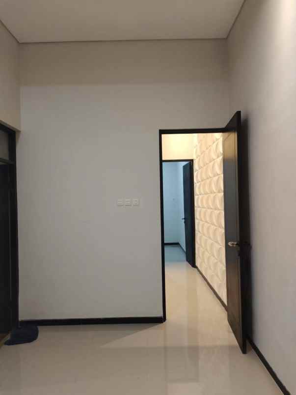 dijual rumah nirwana executive rungkut
