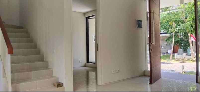 dijual rumah northwest lake citraland