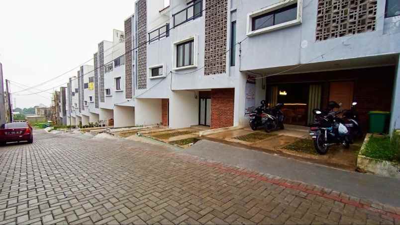 dijual rumah nuansa alam setiabudi