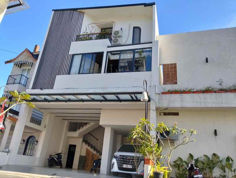 dijual rumah nuansa alam setiabudi