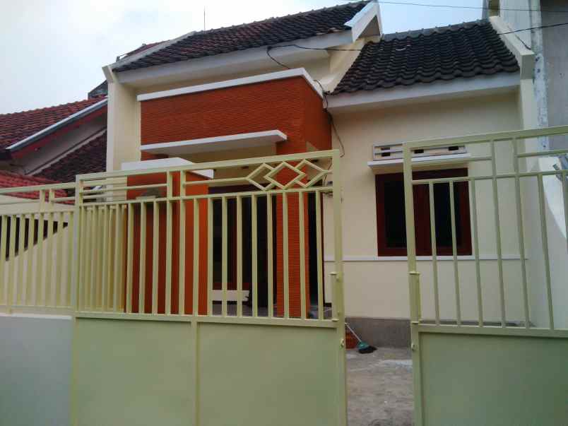 dijual rumah oma campus malang lt 105m
