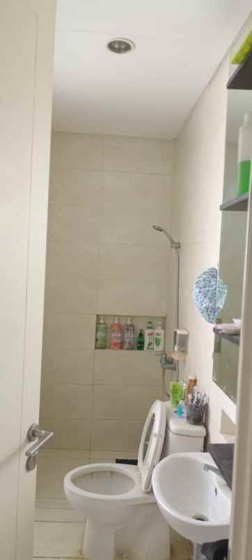 dijual rumah pakuwon city