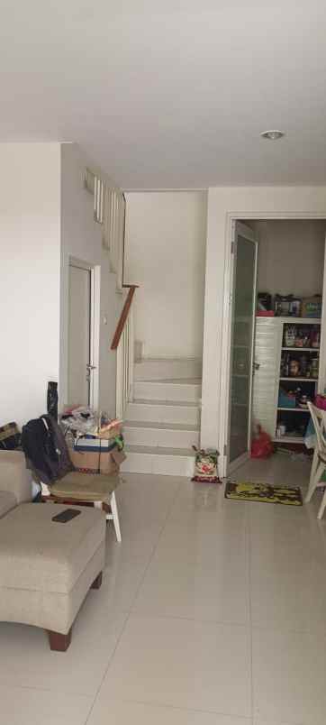 dijual rumah pakuwon city