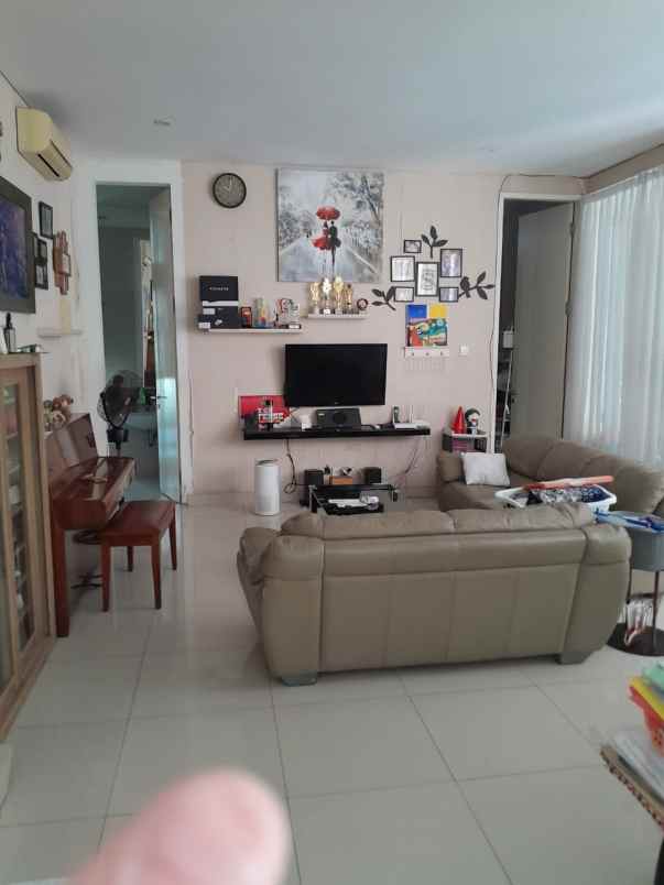 dijual rumah palm beach pakuwon city