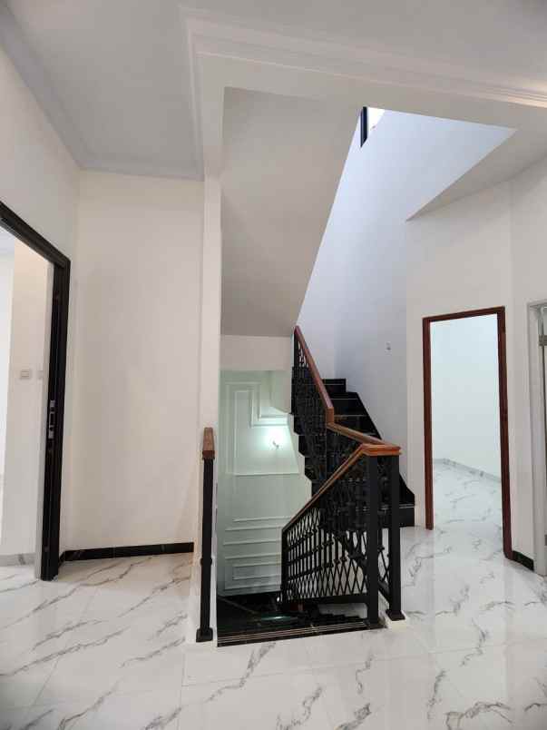 dijual rumah pancoran mas