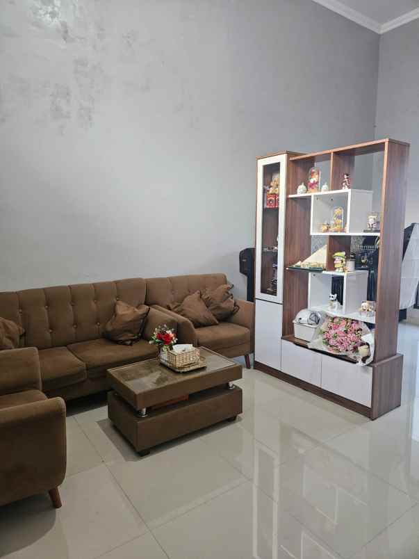 dijual rumah pandanaran hills