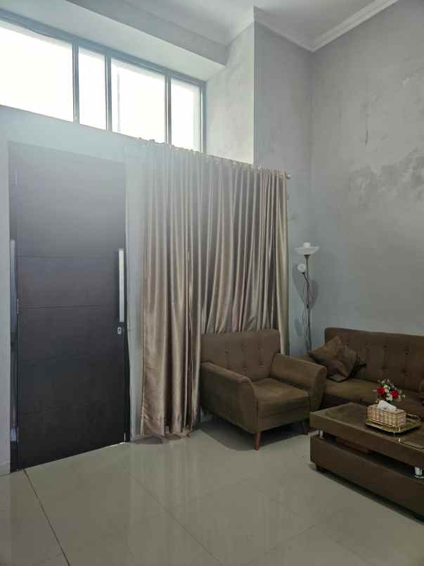 dijual rumah pandanaran hills