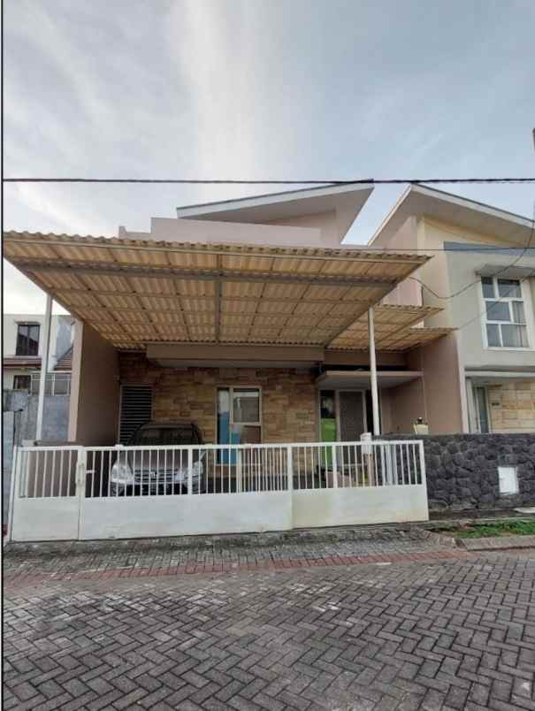 dijual rumah pantai mentari