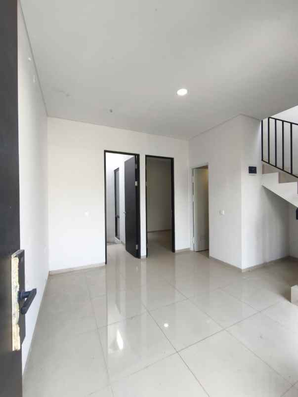 dijual rumah park sunrise 2 lantai 800 jutaan