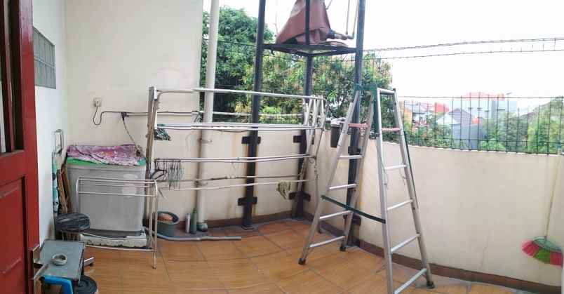 dijual rumah pasar lembang