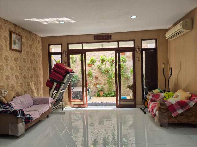 dijual rumah pelangi gading residence