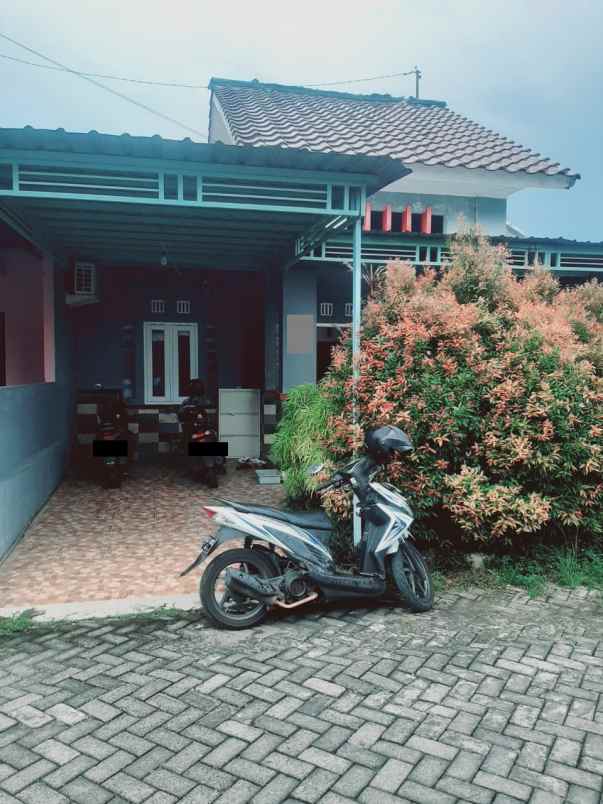dijual rumah perum permata tembalang
