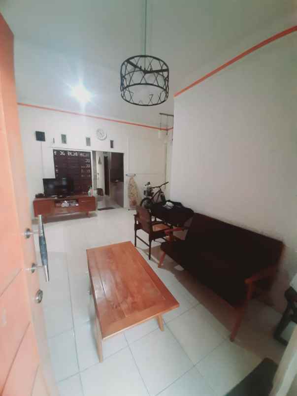 dijual rumah perum permata tembalang