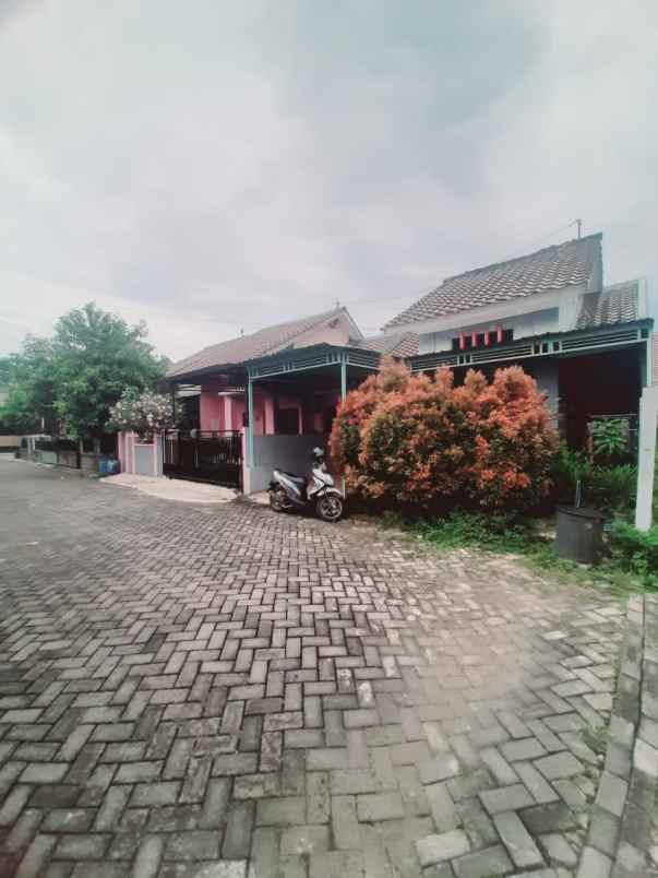 dijual rumah perum permata tembalang