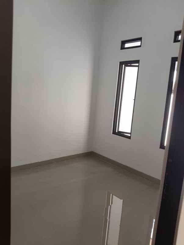 dijual rumah perum telaga mas