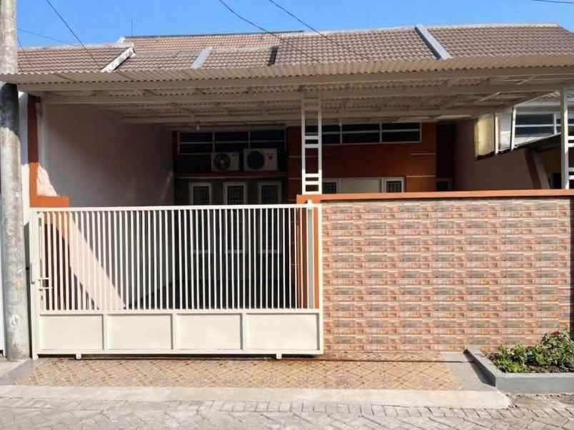 dijual rumah perumahan green mansion
