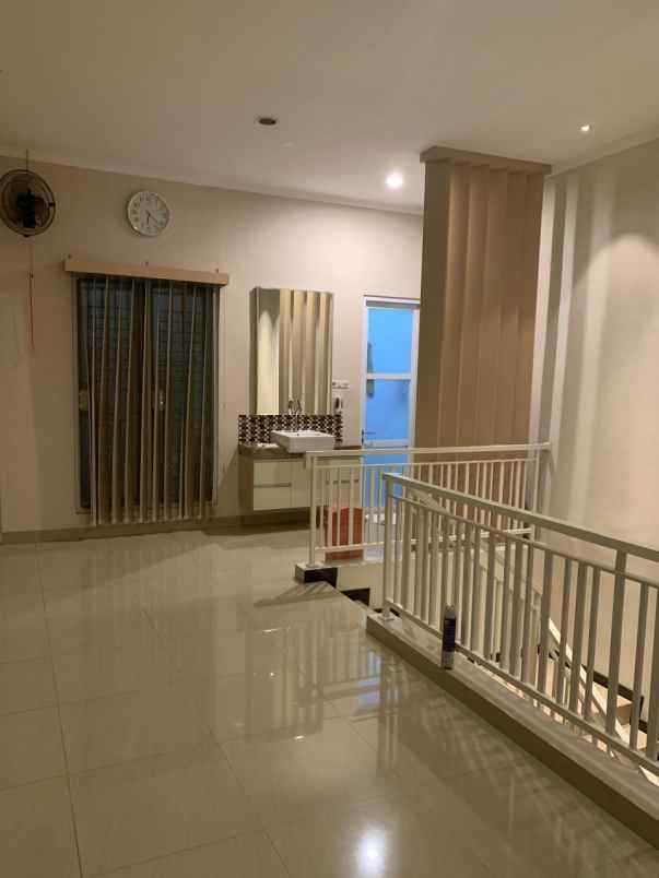 dijual rumah perumahan manyar surabaya