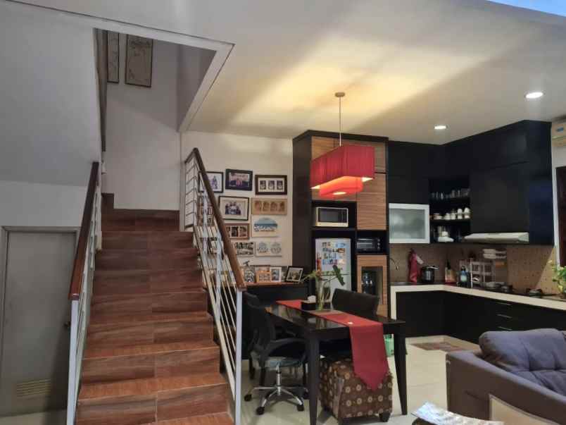 dijual rumah perumahan puri gading