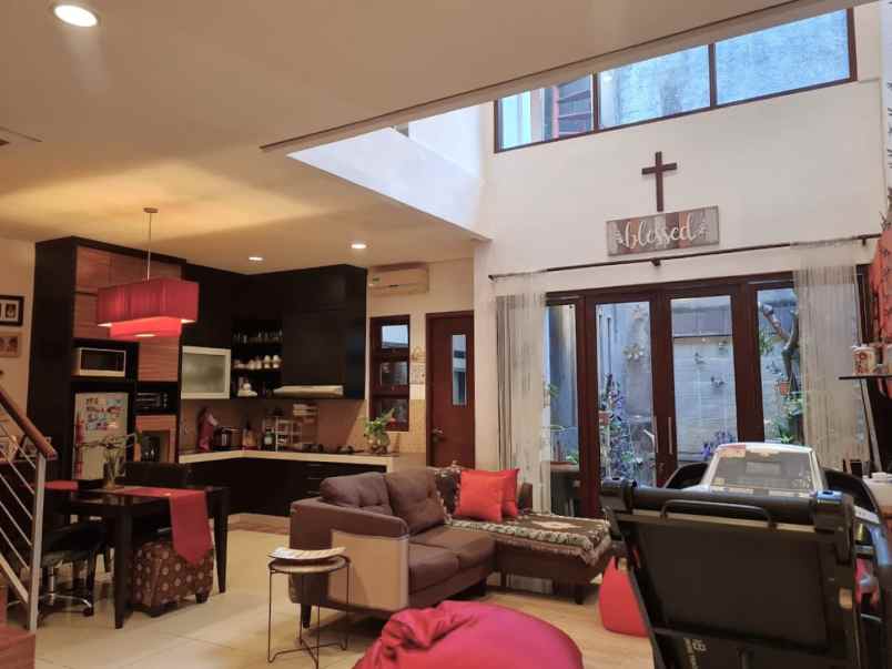 dijual rumah perumahan puri gading