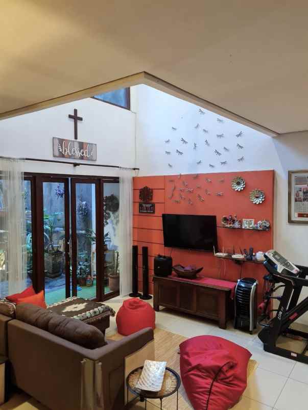 dijual rumah perumahan puri gading