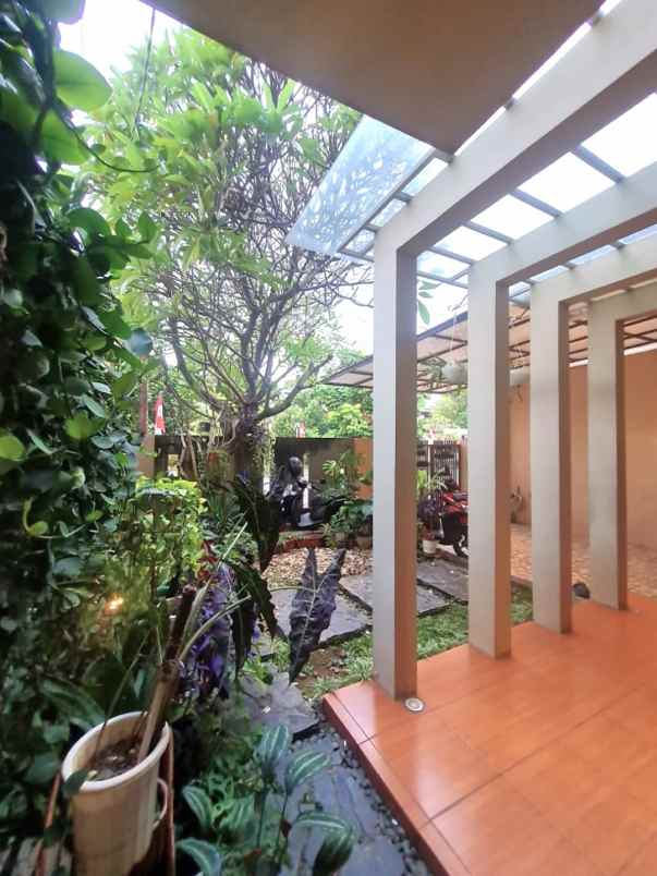 dijual rumah perumahan puri gading