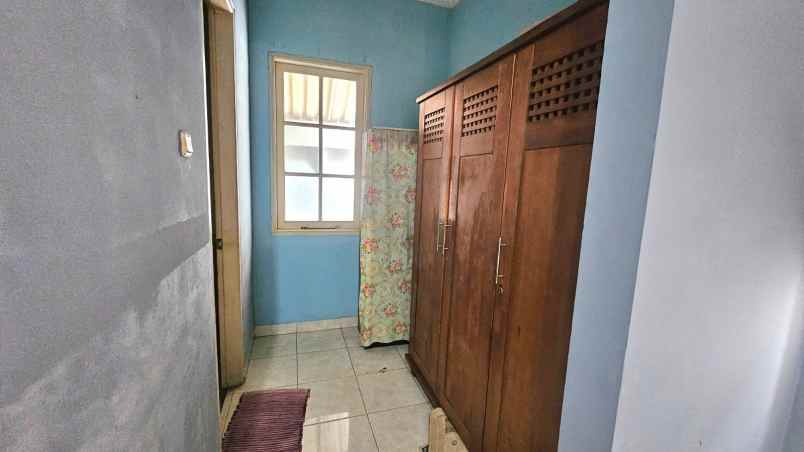 dijual rumah perumahan royal residence