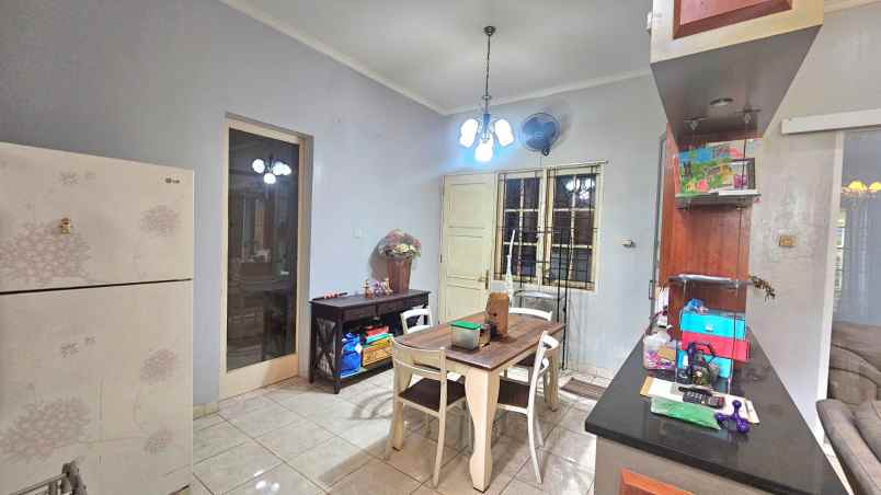 dijual rumah perumahan royal residence