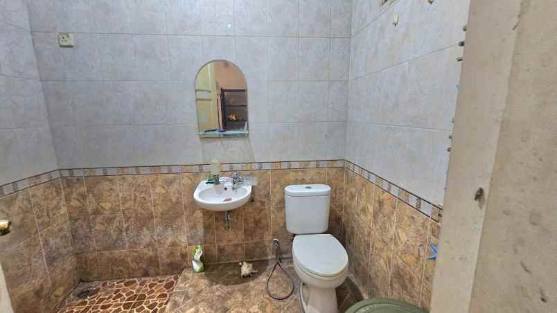 dijual rumah perumahan royal residence