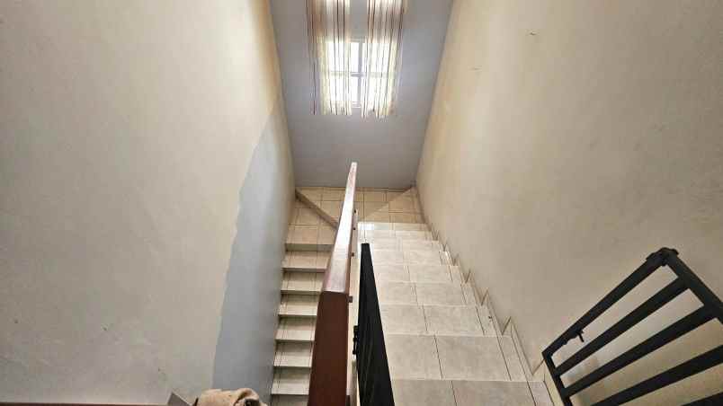 dijual rumah perumahan royal residence