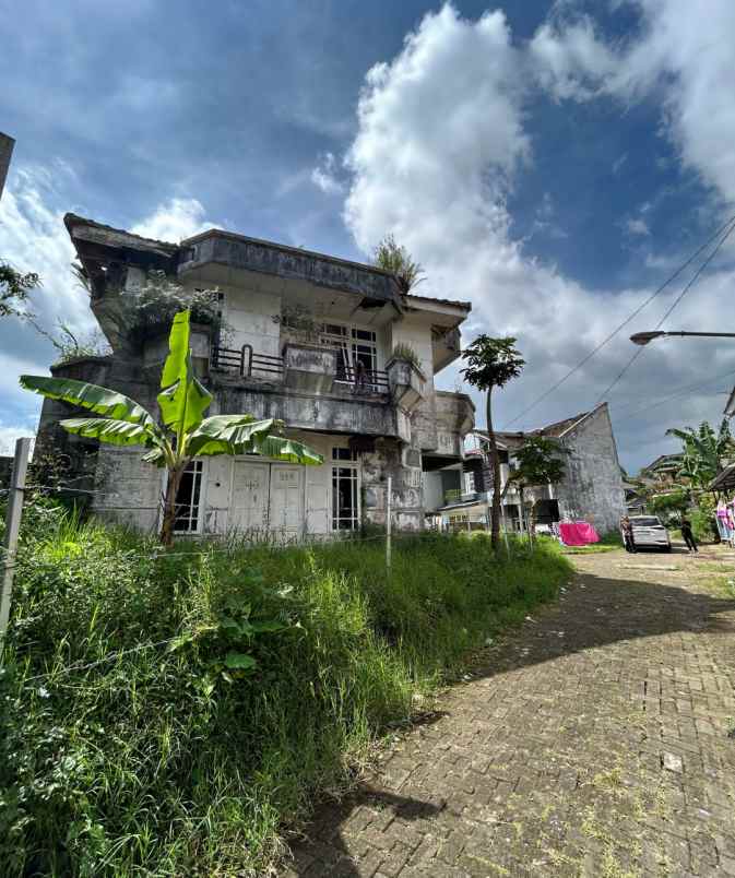 dijual rumah perumahan villa green