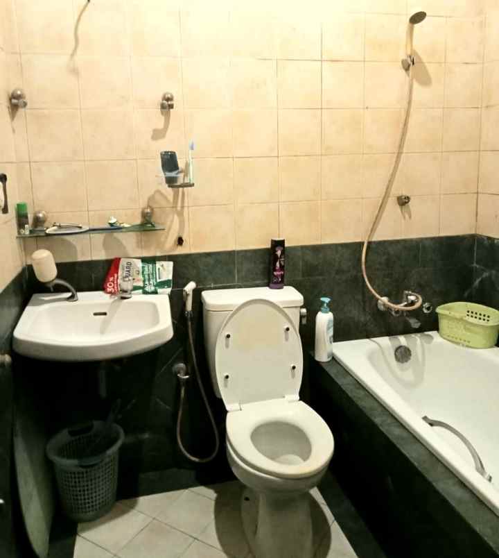 dijual rumah pesona khayangan margonda