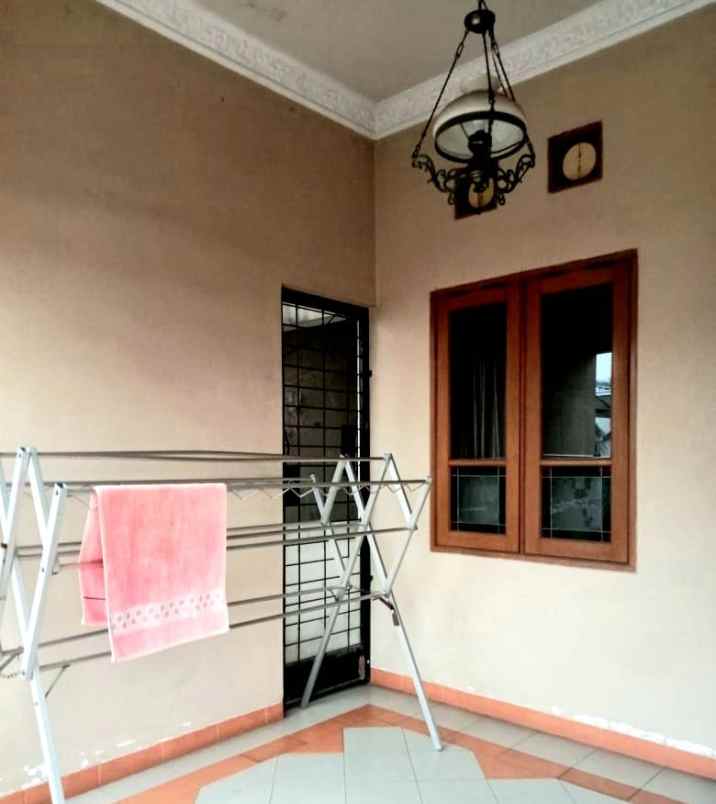 dijual rumah pesona khayangan margonda
