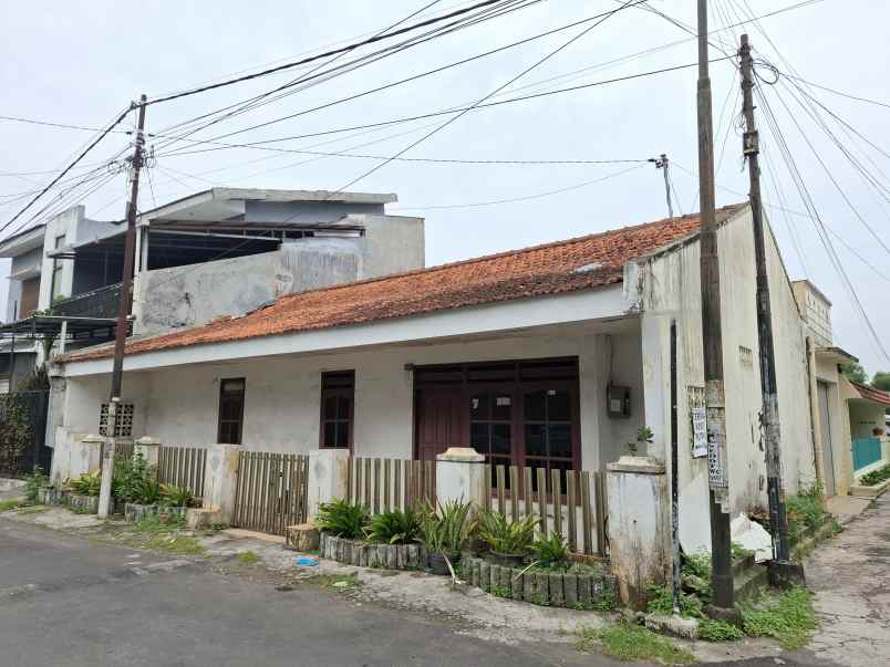 dijual rumah pojok dekat univ islam jember