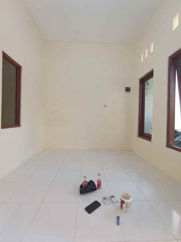 dijual rumah poncol
