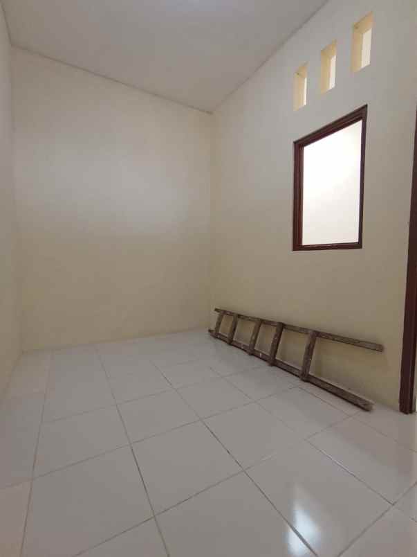 dijual rumah poncol
