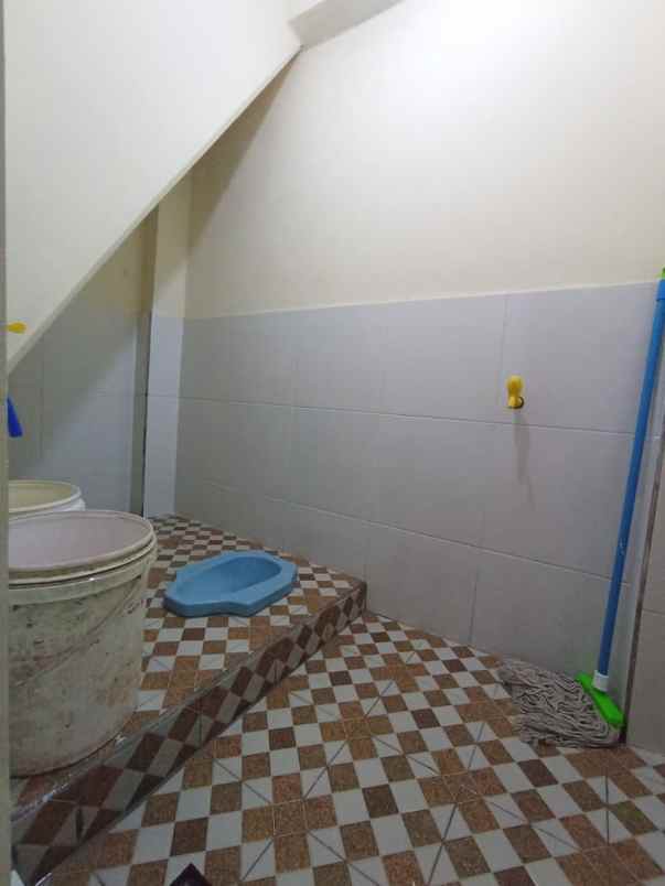 dijual rumah poncol