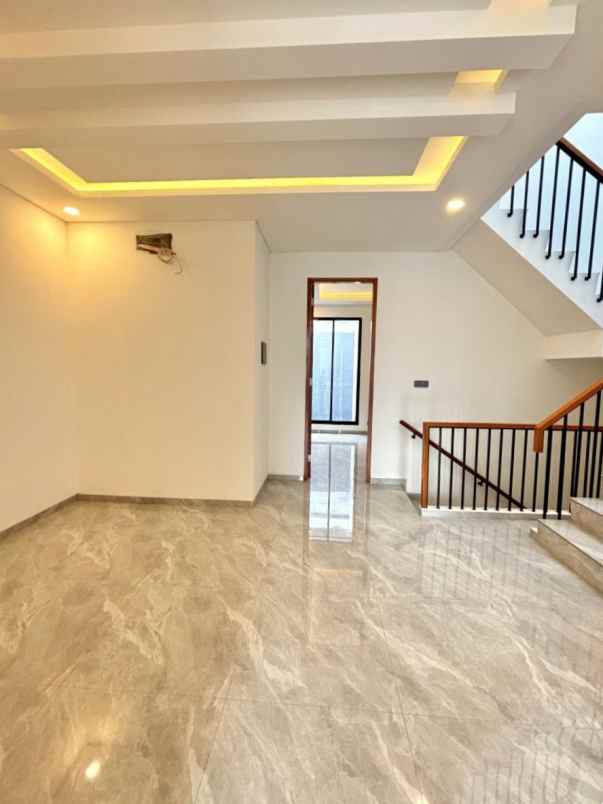 dijual rumah pondok indah