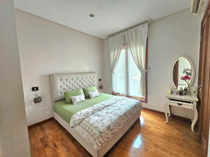 dijual rumah pondok indah