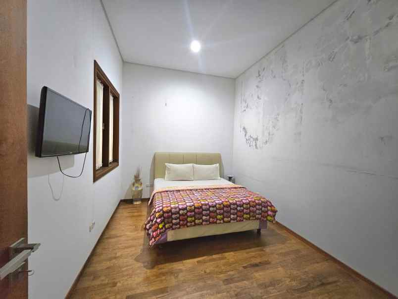 dijual rumah pondok indah