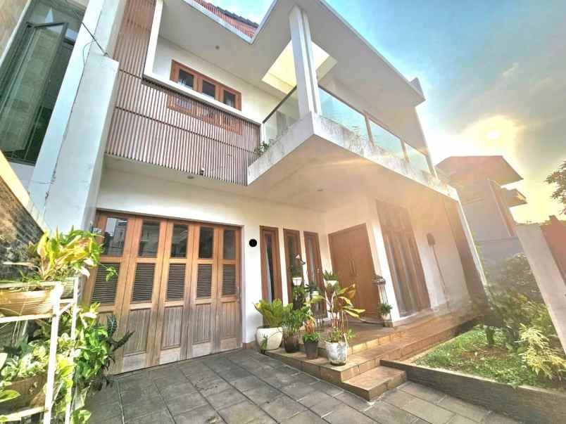 dijual rumah pondok indah