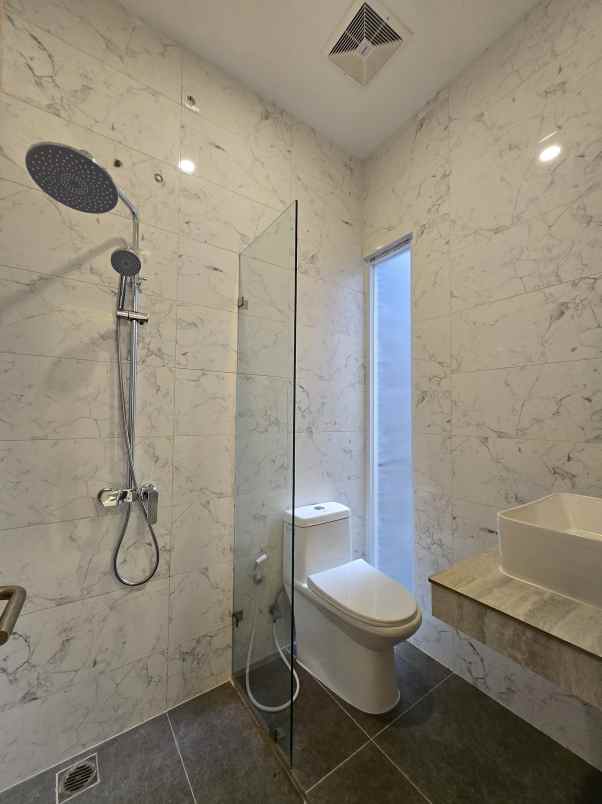 dijual rumah pondok kelapa