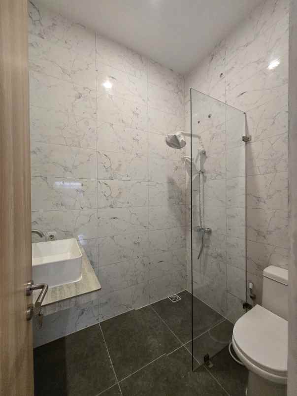 dijual rumah pondok kelapa