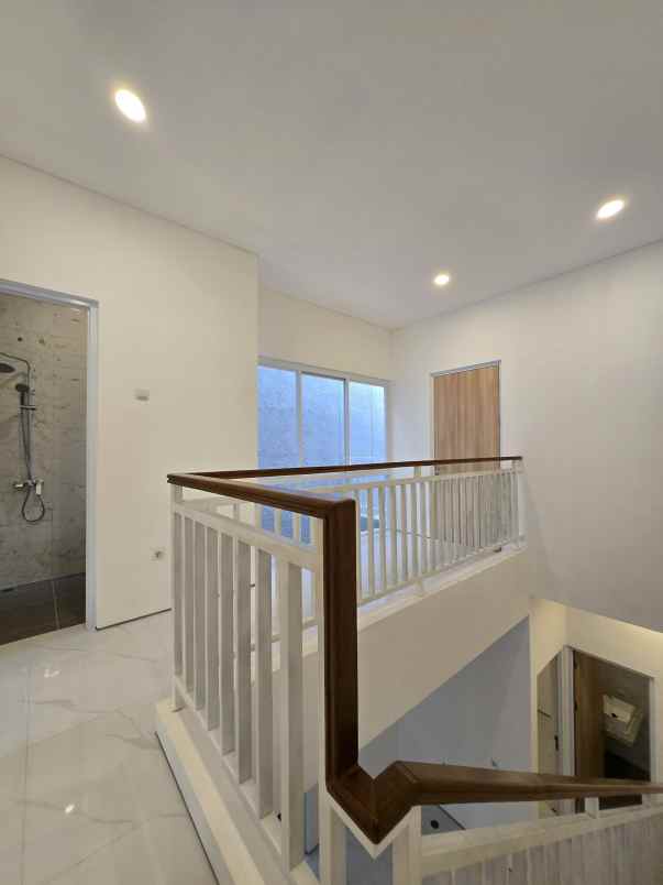 dijual rumah pondok kelapa