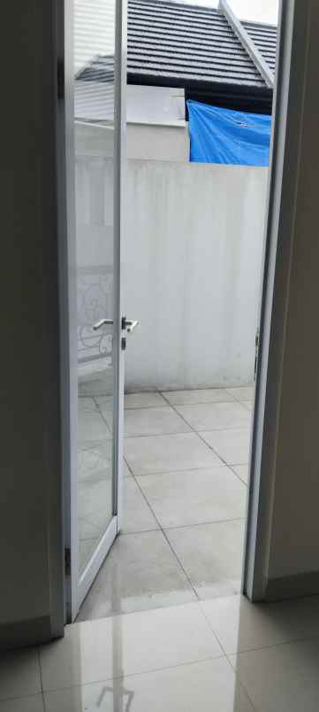 dijual rumah posisi hook di citragan cibubur