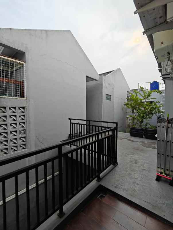 dijual rumah premier estate jatiwarna
