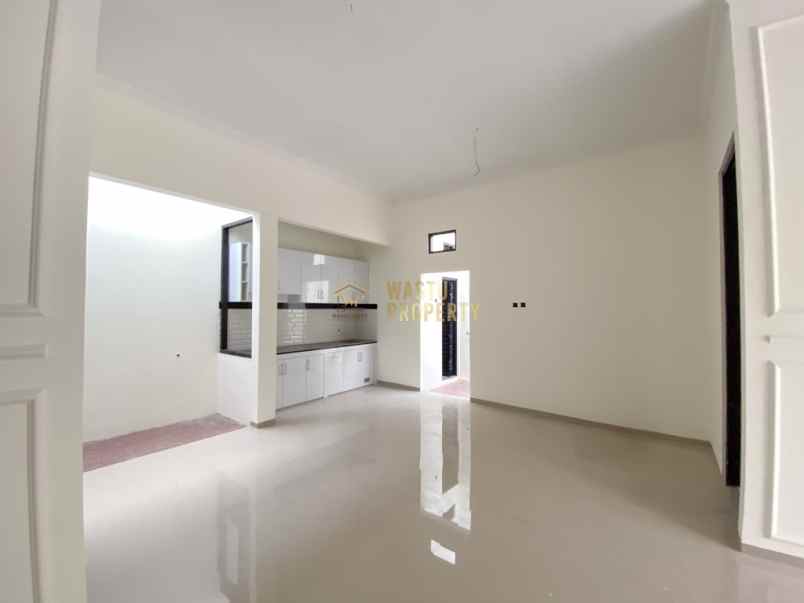 dijual rumah pucangan