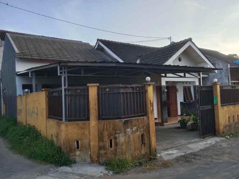 dijual rumah purwomartani kalasan