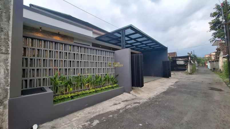 dijual rumah purwomartani kec kalasan